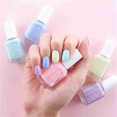 Smalti Primavera Estate 2022: i Colori per una Manicure Wow